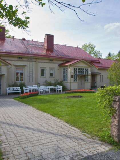 Katariinan pappilan pihapiiri