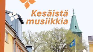 Tuomiokirkon torni kattojen päällä