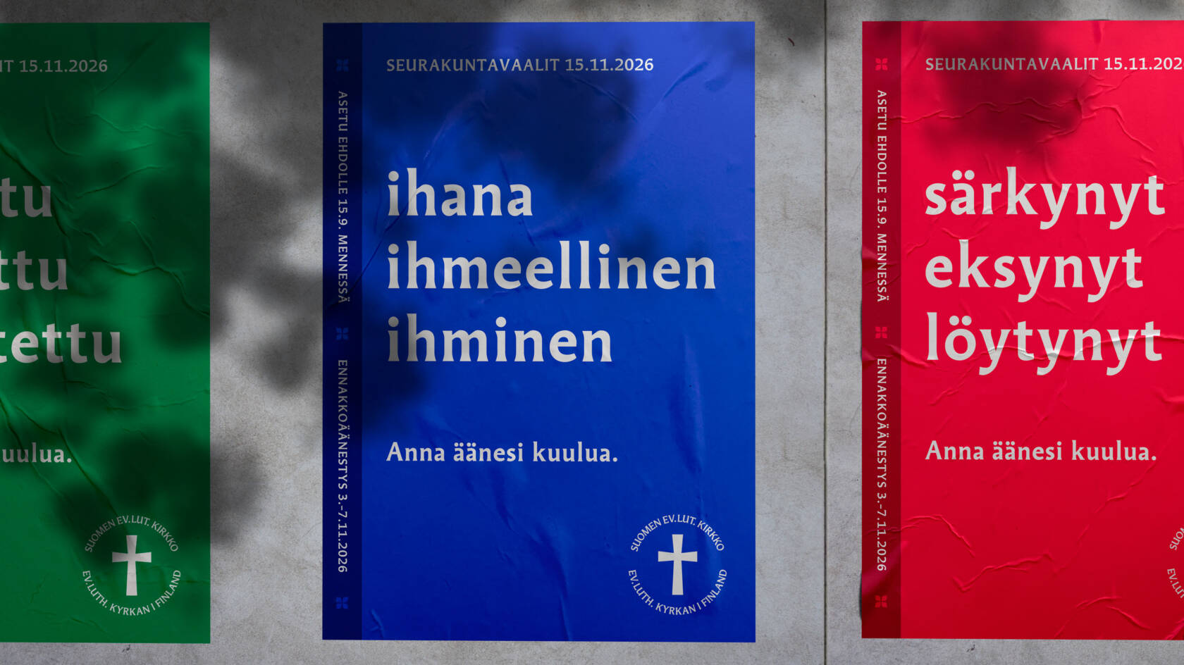 Kolme julistetta eri väreissä: vihreä, sininen ja punainen. Tekstit käsittelevät äänestämistä ja ihmisen merkitystä.