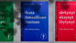 Kolme julistetta eri väreissä: vihreä, sininen ja punainen. Tekstit käsittelevät äänestämistä ja ihmisen merkitystä.