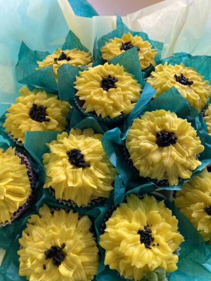 Muffinsar dekorerade som solrosor.
