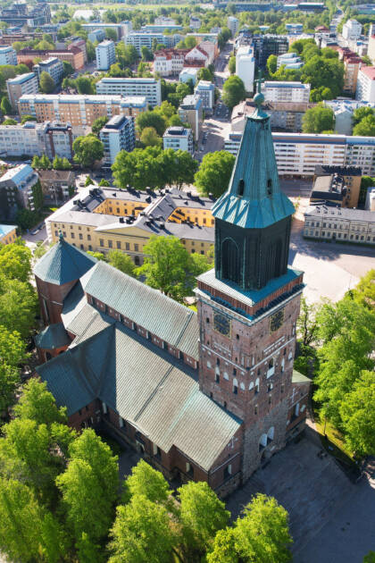 Turun tuomiokirkko ilmasta kuvattuna