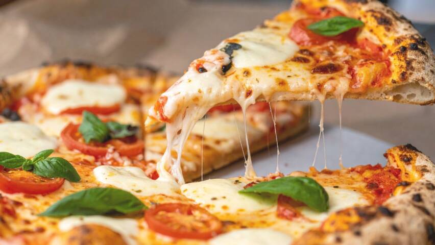 juustoinen pizzan pala